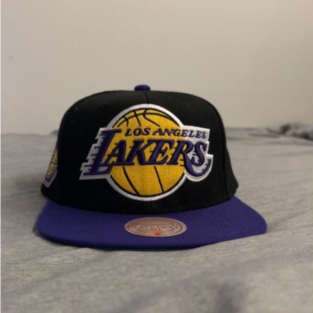 LOS ANGELES LAKERS MITCHELL & NESS SNAPBACK HAT BLACK/PURPLE/NBA FINALS 2002